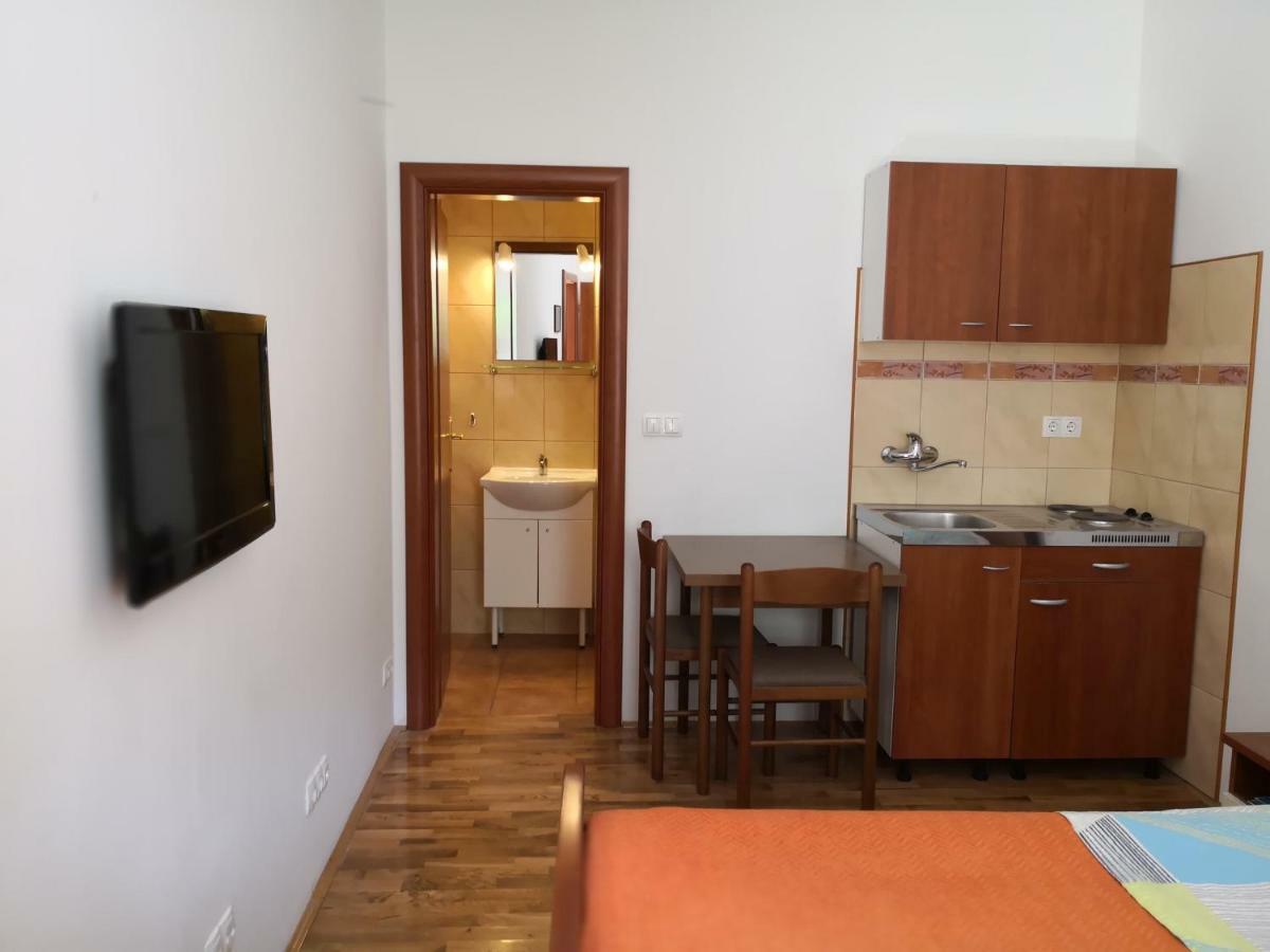 Apartments Jaksic Постіра Екстер'єр фото