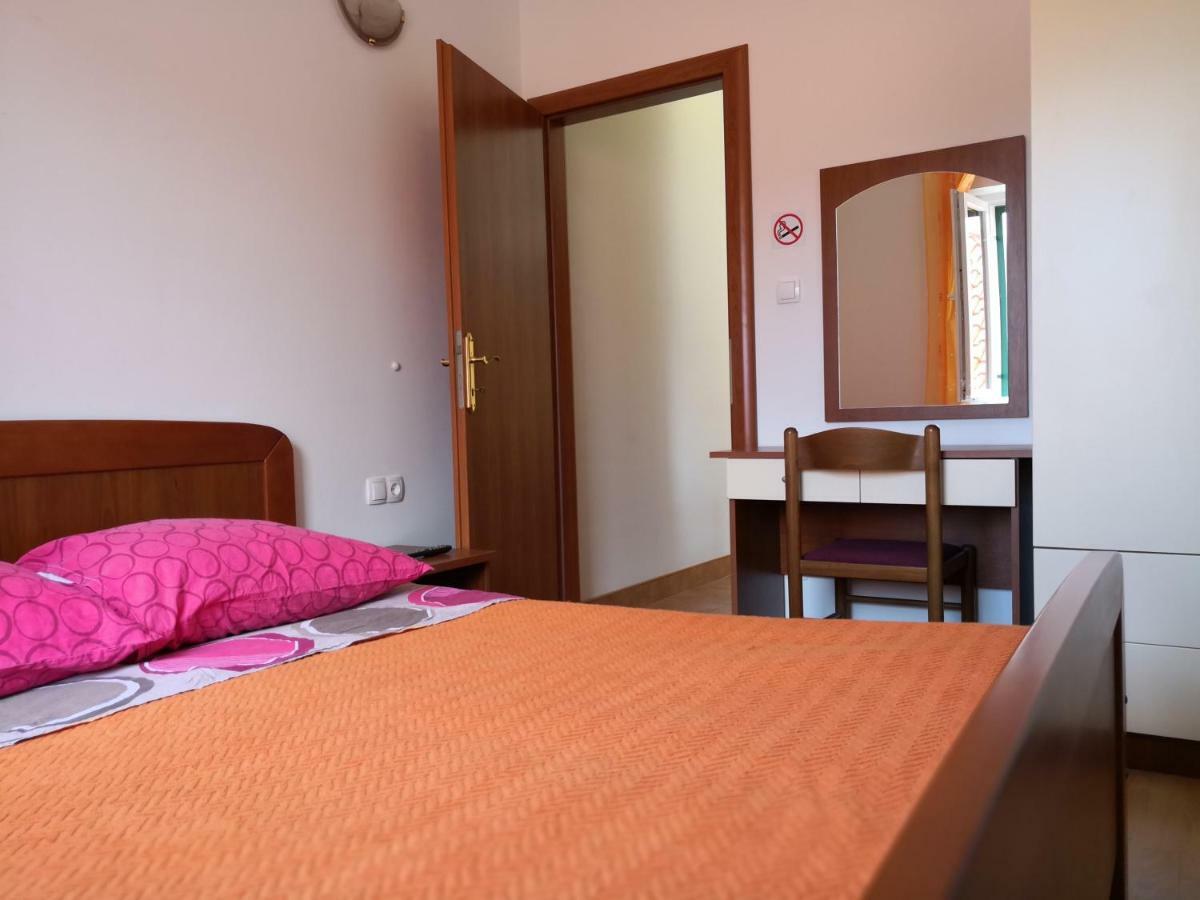 Apartments Jaksic Постіра Екстер'єр фото