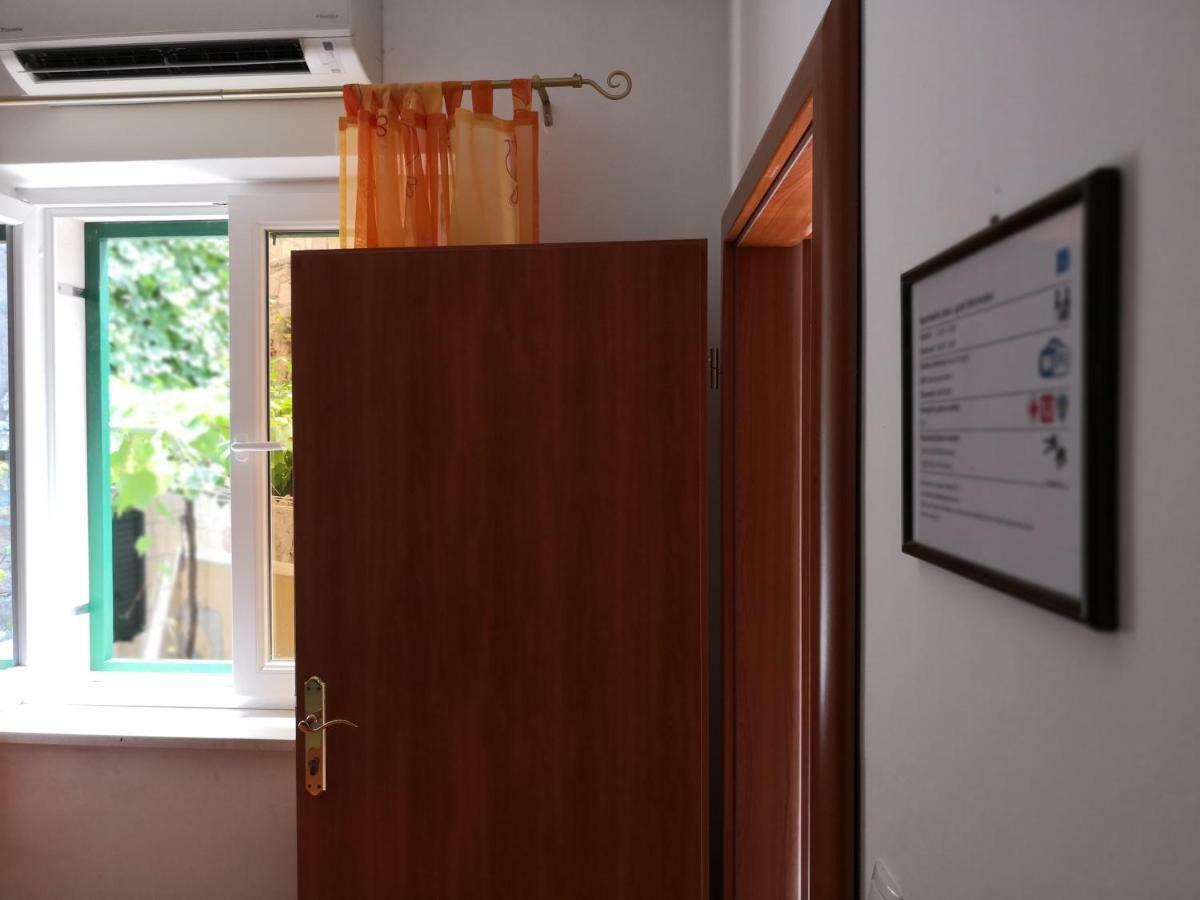 Apartments Jaksic Постіра Екстер'єр фото